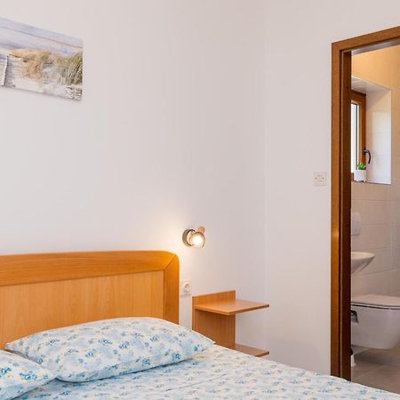 Apartmani Pina Krk Town Esterno foto