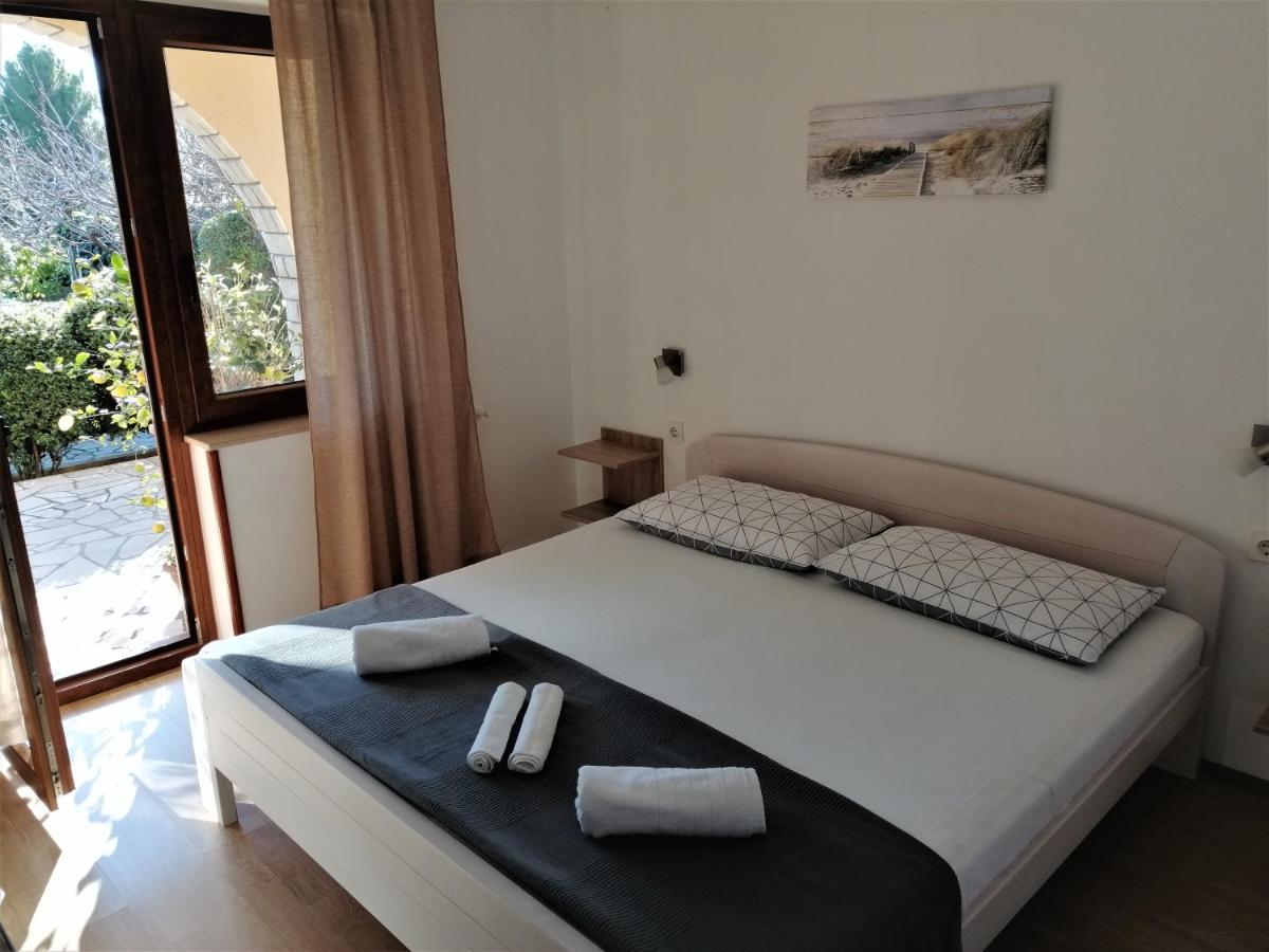 Apartmani Pina Krk Town Esterno foto