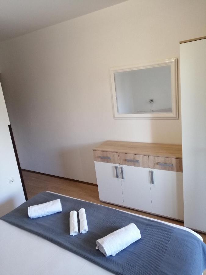 Apartmani Pina Krk Town Esterno foto