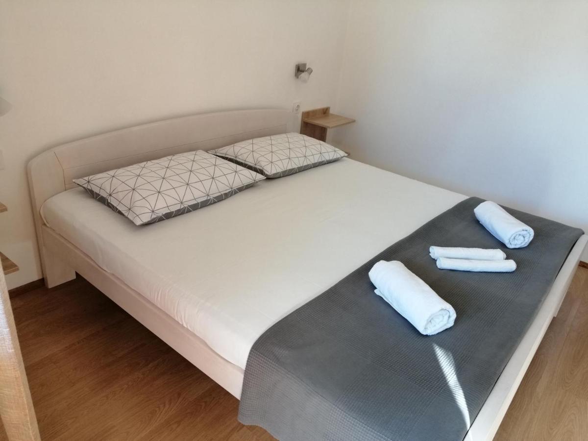 Apartmani Pina Krk Town Esterno foto