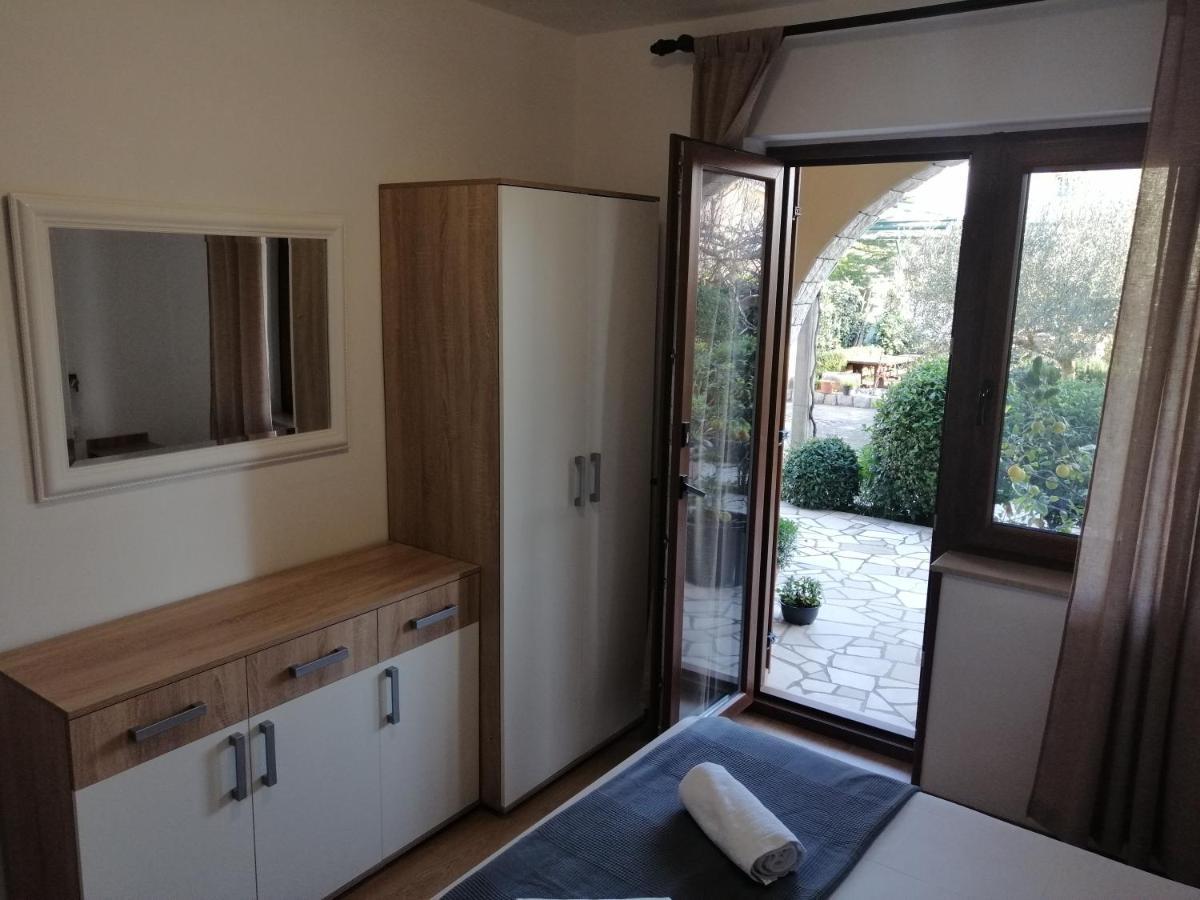 Apartmani Pina Krk Town Esterno foto