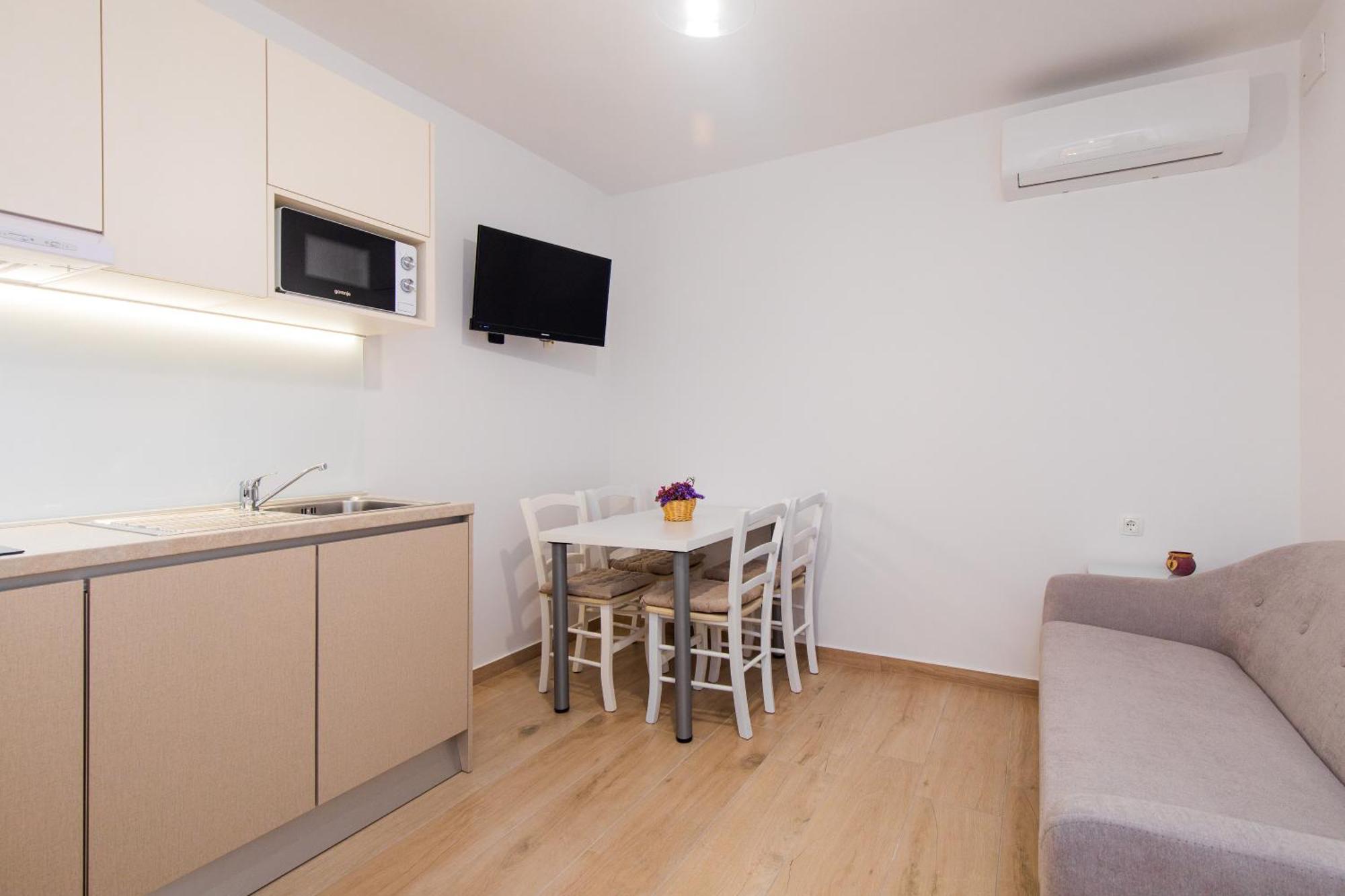 Apartmani Pina Krk Town Esterno foto