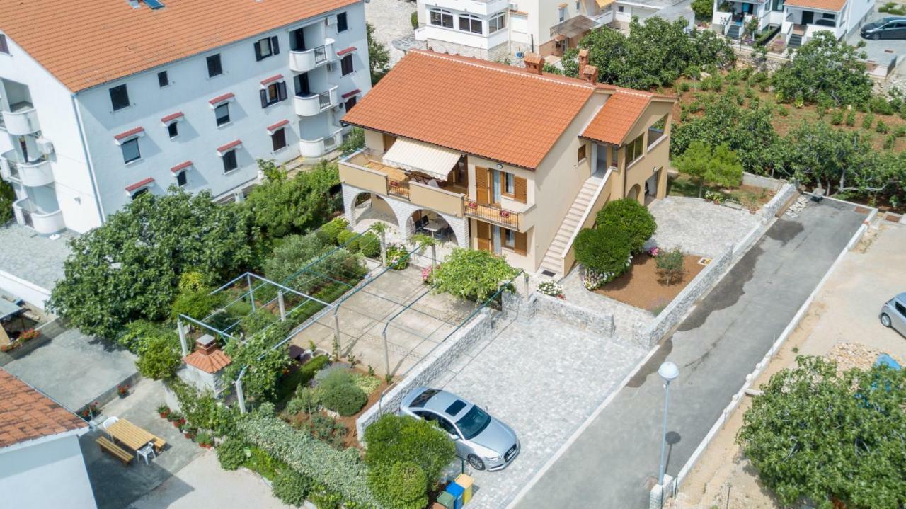 Apartmani Pina Krk Town Esterno foto