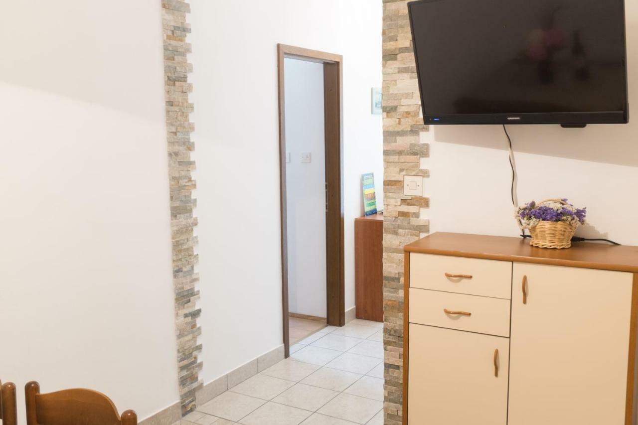 Apartmani Pina Krk Town Esterno foto